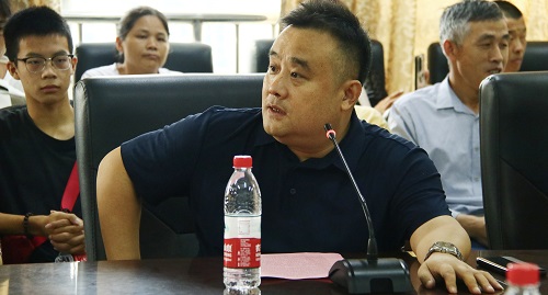 潘爱民为新生及家长介绍432888威尼斯情况.jpg